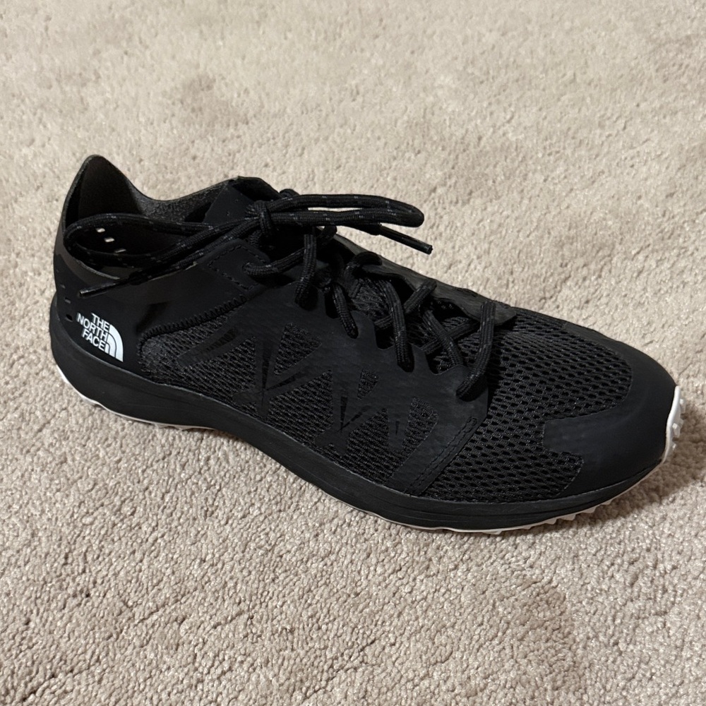 NWOT The North Face Black Mesh Lace-Up Athletic Shoe